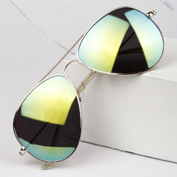 Gold-Green Mirrored Aviator Sunglasses - Picture 2 of 3